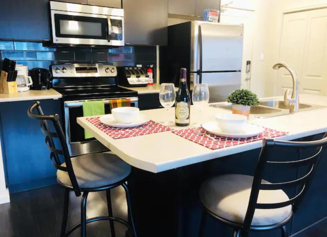 Apartment Executive Winderemere I Secure Ug Parking I Wifi! Edmonton